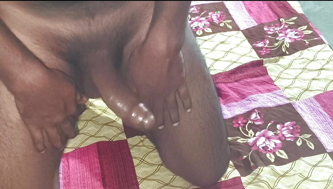 Sexy indian girl master bating while home alone