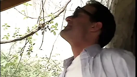 Randy Dino Bravo sienna tarafından sikini emdiriyor ve yüzüne boşalıyor