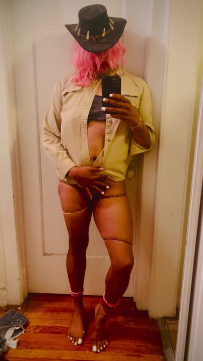 Sexy thick chocolate CD posing in the mirror