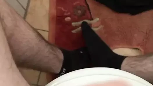 Email Task porn video – Young twink jerks himself off on the toilet 7 min. and moans but does not come! Task of Own MasterJason