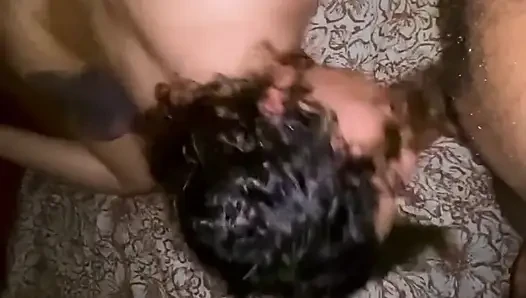Cewek semok latina yang lagi hamil besar dientot sama dua besar pria kulit hitam