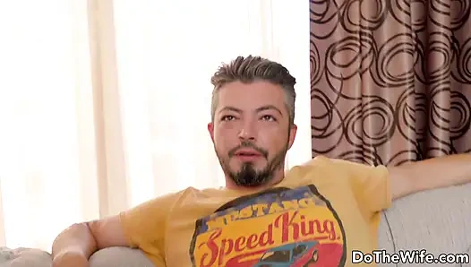 Cowok ini lagi asik nonton istri hotnya rosalina love lagi asik ngentot