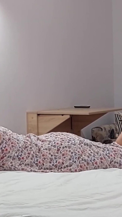 Moden blond kone nyter sex om kvelden