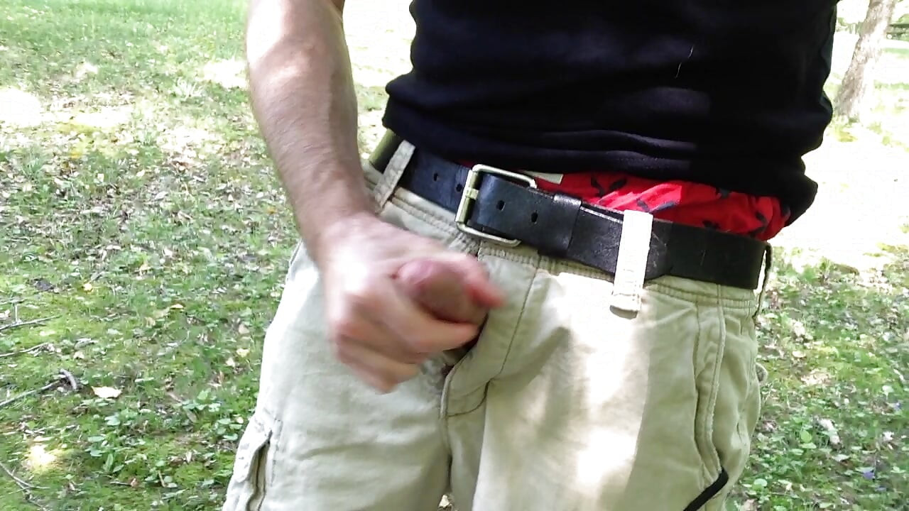 Svršavam stojeći, POV preko tvog lica. Drkam u javnom parku na klupi. Verbalna masturbacija. Cijeli video.
