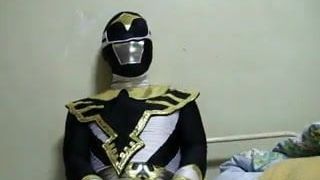 Power Ranger masturbeert 2