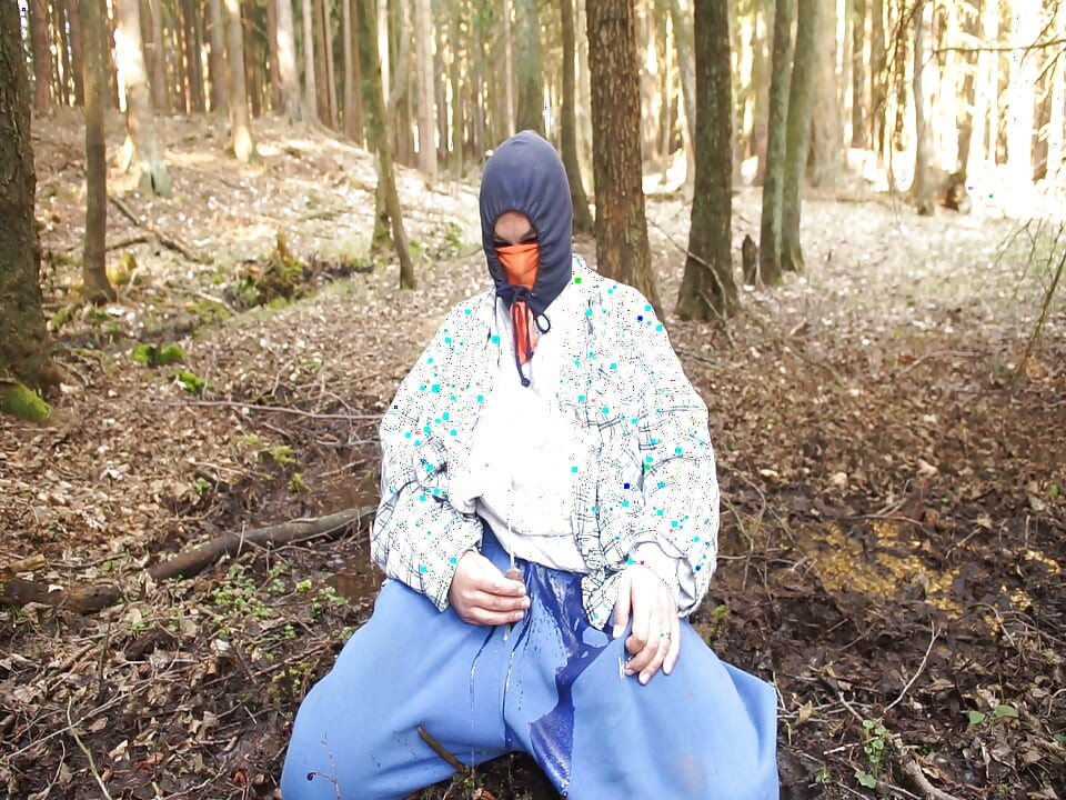 Schweißhosenwichsen im Waldschlamm 1
