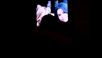 Chloe moretz selena gomez'e saygı duruşu