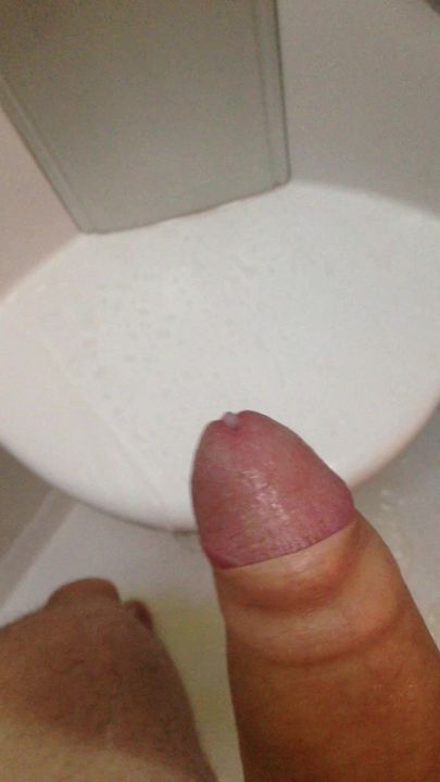 Trying to cum without hands in shower