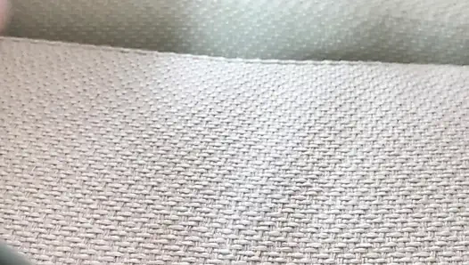 Она начинает играть возле зеркала и не останавливайтесь, пока не будет оргазм