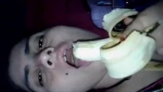 Monica bhavi se caresse la banane