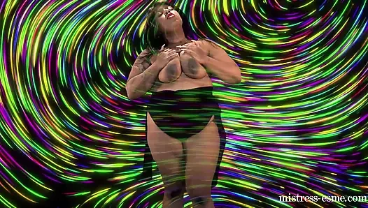 Заипнотизированный моими сиськами