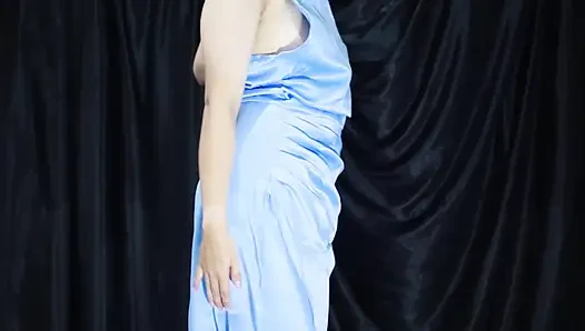 Istri pantat montok Lagi Mencoba Semua Pakaian Satin  Baru