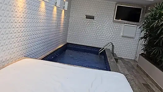 Prezervatifsiz vajinamı yedi ama yine de içeri girdi, onu vajinama ve popoma soktu