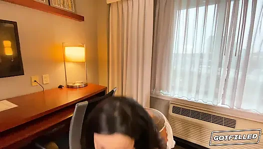 Charlie valentine merintangiku untuk crot di dalam memeknya