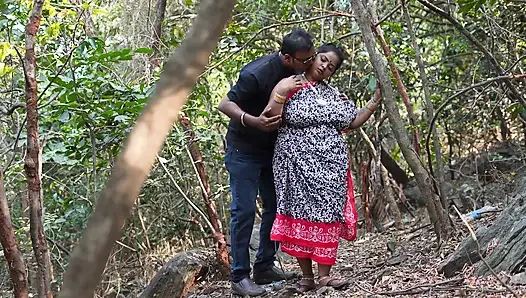 Das dorfmädchen im dschungel gefunden