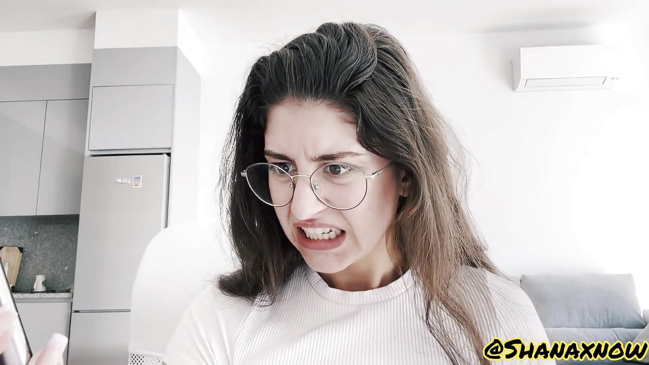 Câu chuyện tôn sùng chân trả thù