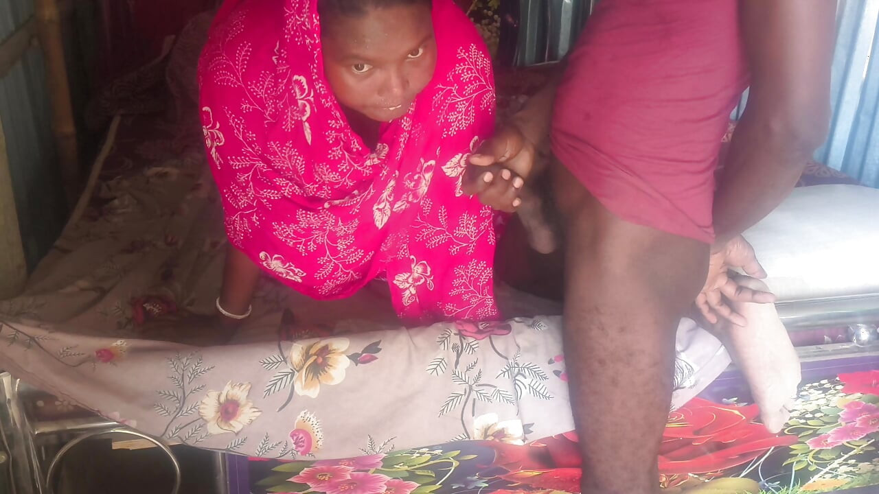 Desi hot bhabhi ko doggy style mein chudai ki