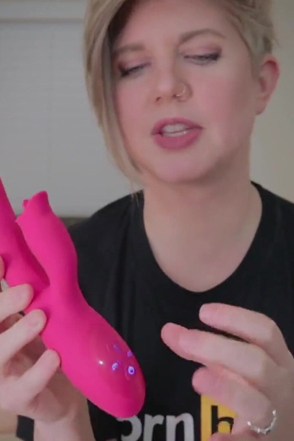 Unboxing and Review of the Unvomi Pulsating Rabbit Vibrator From Paloqueth with Housewife Ginger