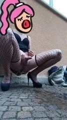 I love to piss outside