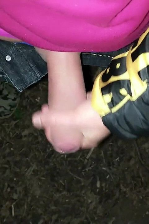 Teen Big Cumshot and Moaning Outdoor