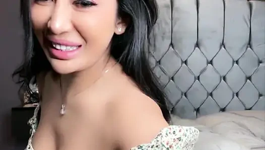 This slut want to ride a big jogja dick