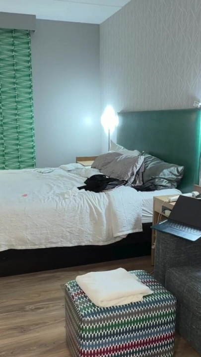 Persetubuh furnitur hotel: pembantu semok bikin kacau | Klip 1