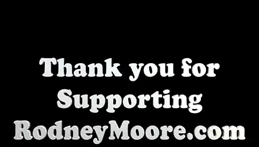 Огромные сиськи, грязный минет мясистой миниатюрной на лицо