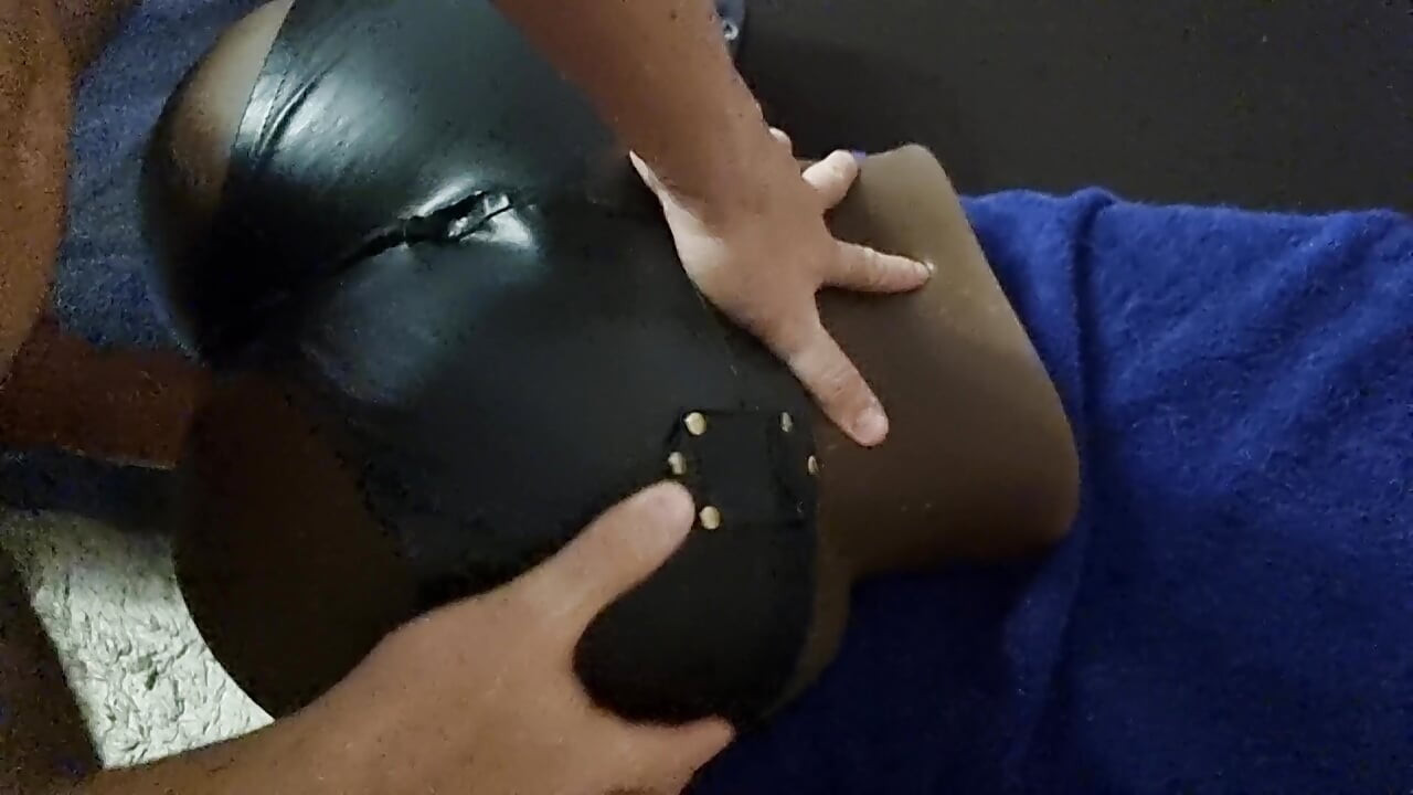 Шпиля в горячих штанах