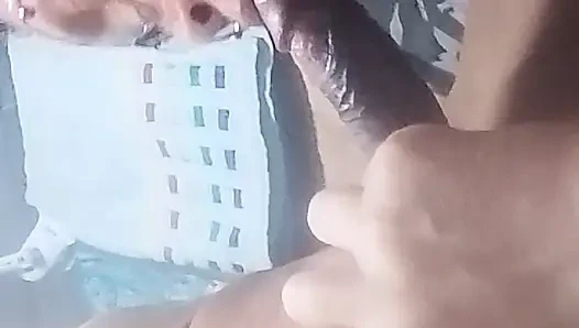 Hari ini hari liburnya dia tertuju padaku sekarang.