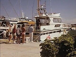 Scène de bateau de Vacances à Ibiza (1981) avec Marylin Jess