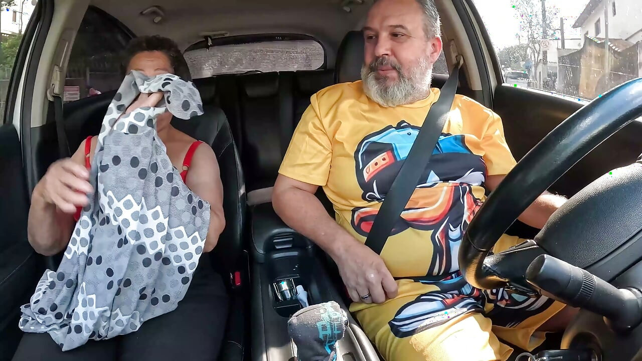 Con 73 años, Dora Rodrigues es la actriz brasileña de mayor edad en Brasil, subió a la atracción y le dio su culo a Ted