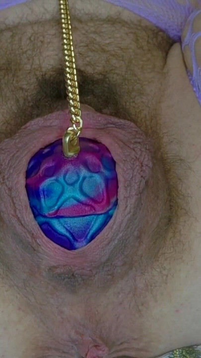 Silikon-ei auf goldkette tief in meiner haarigen muschi - Goldkette ziehen + kitzler-orgasmus | Clip 1