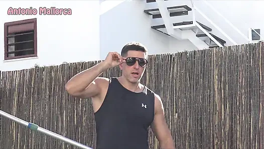 Brezilyalı aldatan evli kadın yüzme havuzu temizlikçisi tarafından sikiliyor