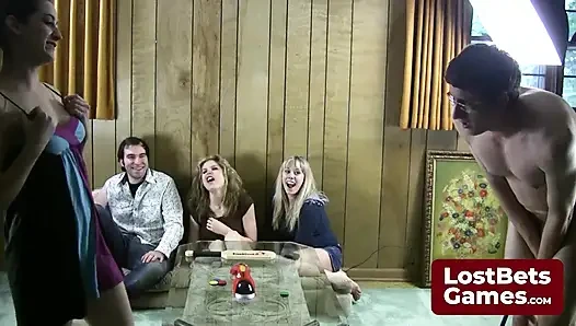 Vahşi ve ateşli striptiz noname oyunu için kendinizi hazırlayın