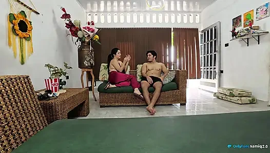 Üvey annemle eğlenceli bir oyun ve sert seks!