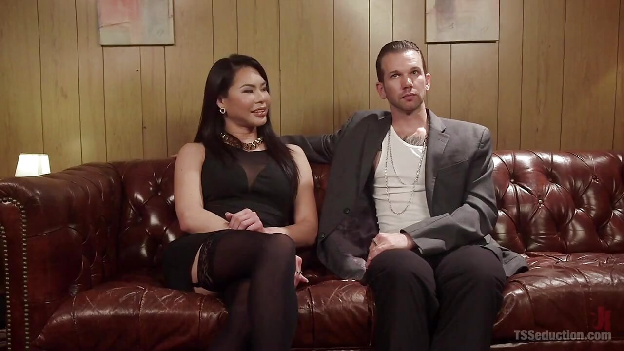 Les débuts d’Amanda Jade dans la séduction de TS !