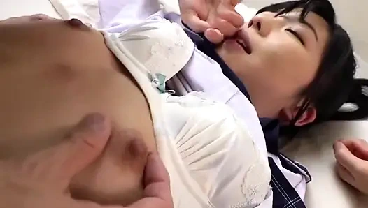 Kalp atışı koridor riski - özel bir dünyada çıplak bacaklar fırçalıyor