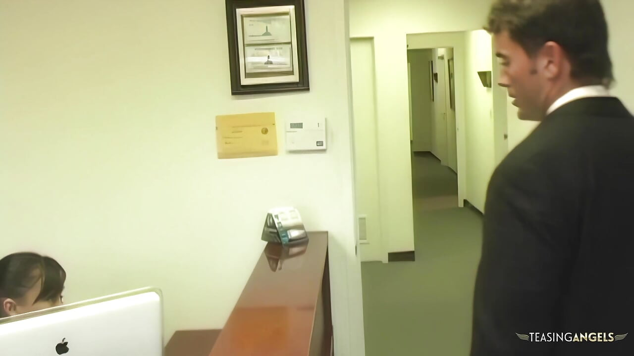 Mika Tan, uma pessoa excepcional, e seu companheiro asiático se envolveram em uma troca verbal.