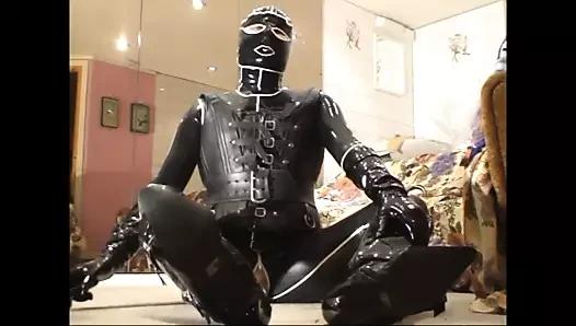 FetishGirlLatexSuit