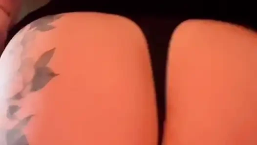 Tante semok bikin aku crot di dalam memeknya