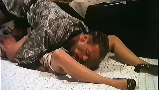 Грязная итальянская шлюха вымаливает больше члена Rocco Siffredi