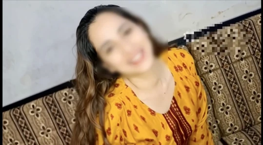 Geile teen-stiefschwester mit dickem arsch hüpft auf meinem schwanz