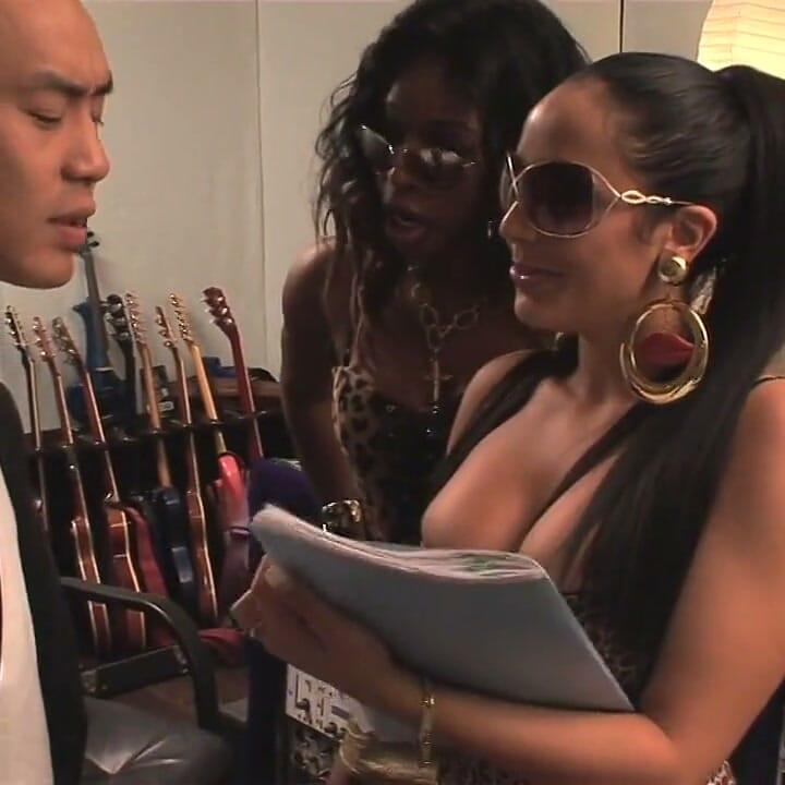 Naughty babes with sun glasses get in threesome fucking