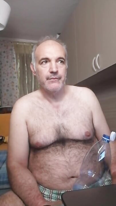 Порно филм и ръчна работа, за да се събудите доволни и щастливи!