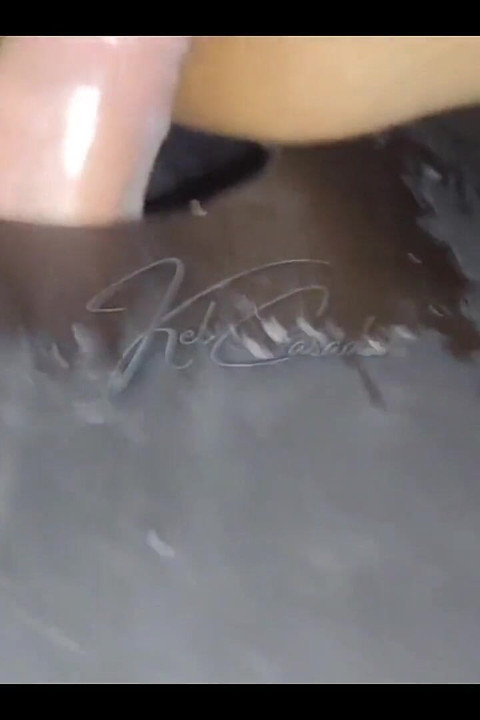 ذهبت إلى فتحة المجد وأعطيتها لشخص غريب حتى شعرت بزبه ينبض داخل كسي