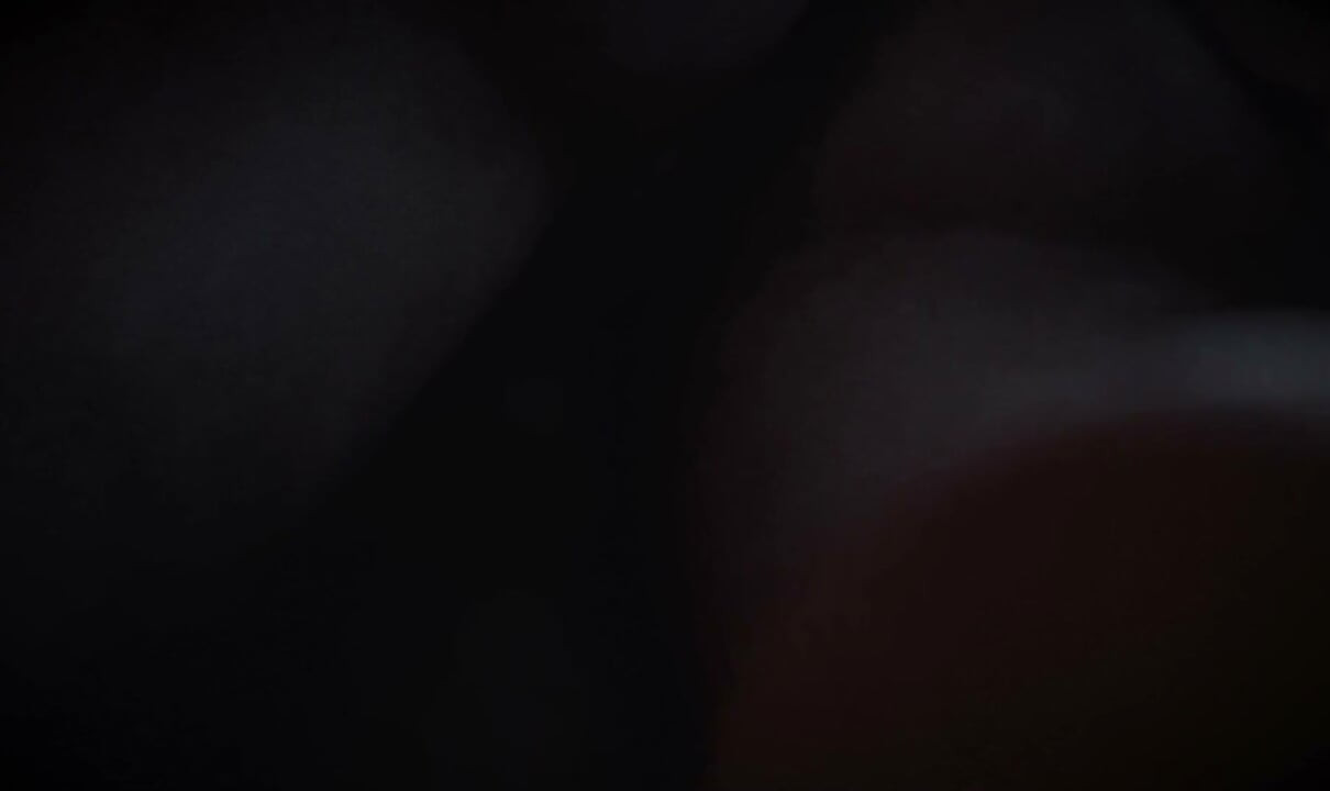Halloween. Futanari fickt ein Mädchen in einer Umkleide grob und ejakuliert in ihr.