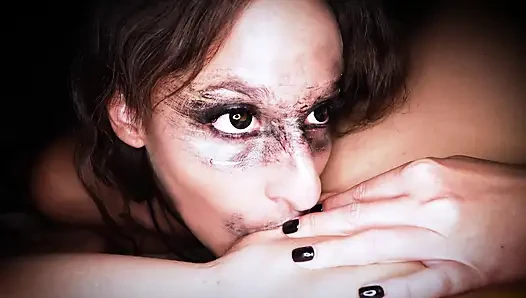 Malam Natal yang gelap. Dua keindahan berdosa dan mainan mereka.