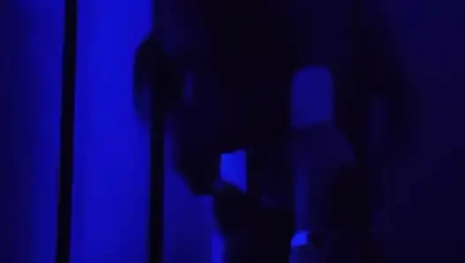 Ngentot di klub swinger sampai muncrat banyak banget di memekku