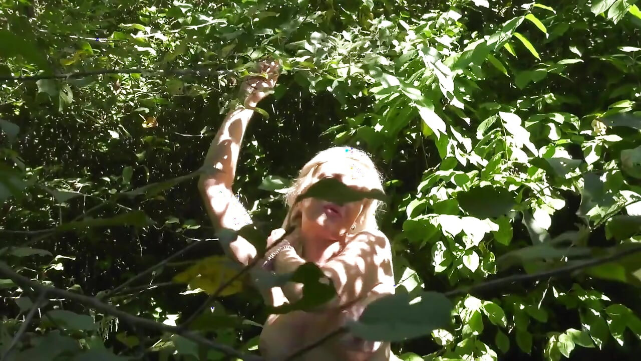 Amazing Blonde MILF Sucks Big French Cock 5200