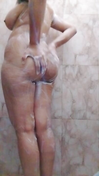 My sister hot desi bathing caught in camera